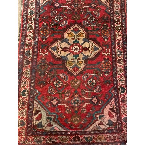 444 - Decorative Hand Made Ground Rug. 101 x 61 cms