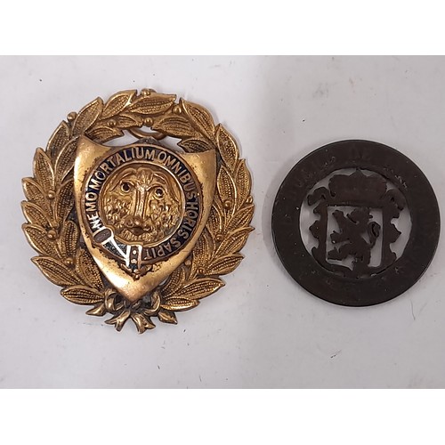 372 - 4 x Badge/Medallions