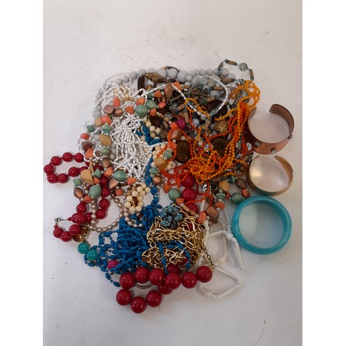 469 - A Quantity of dress Jewellery, mainly necklaces