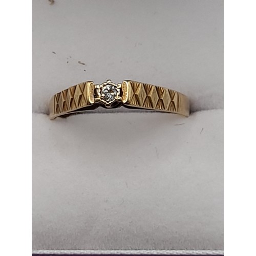 497 - 9ct Gold Solitare Ring, 1.4 grams