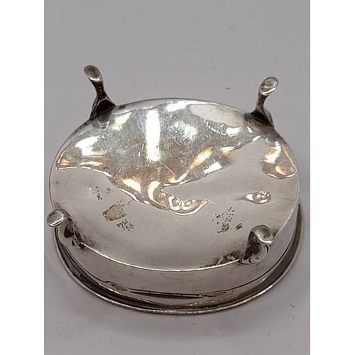 516 - Silver Hallmarked Oval Trinket Box on 4 legs, 41.3 grams