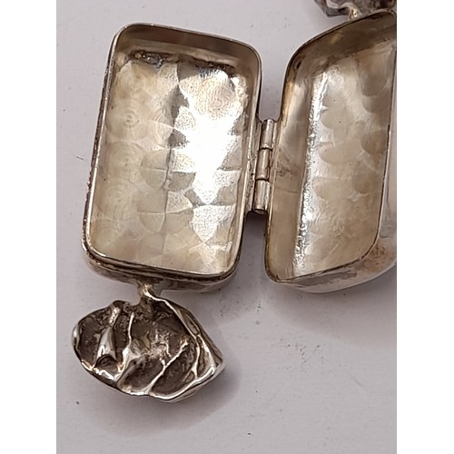 541 - 925 Marked silver Novelty  box in the form of a Sweet, 20 grams