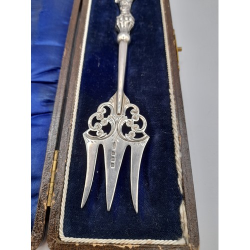 559 - Silver Hallmarked Serving Fork in presentation box, 28.7 grams. hallmarks to fork and handle