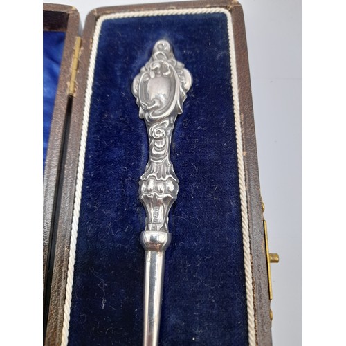 559 - Silver Hallmarked Serving Fork in presentation box, 28.7 grams. hallmarks to fork and handle