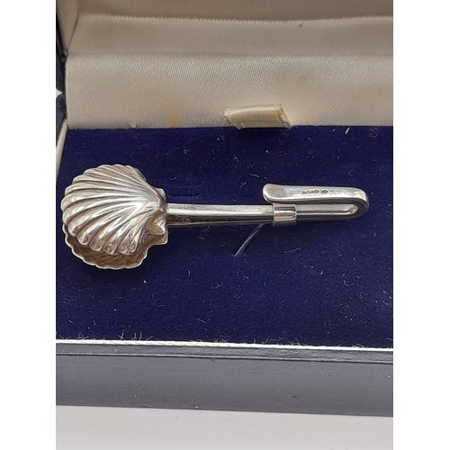 560 - Silver Hallmarked Napkin Clip in Presentation Box, 6.4 grams