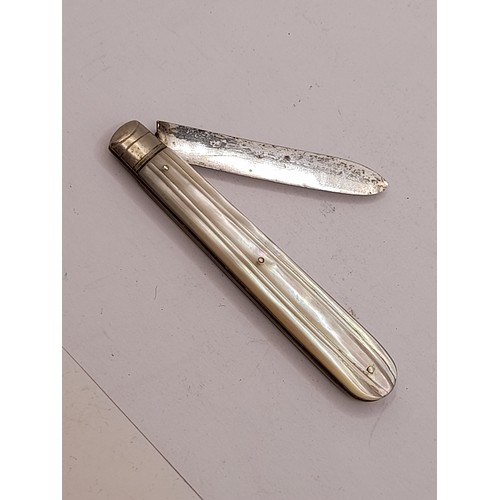 573 - Fruit Knife with Mother of Pearl and Silver Hallmarked Blade