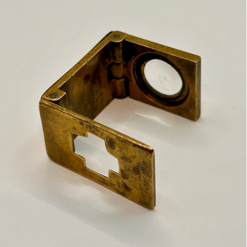 30A - Miniature Brass Folding Magnifying Linen Tester. 3cm x 2cm 0.5cm.