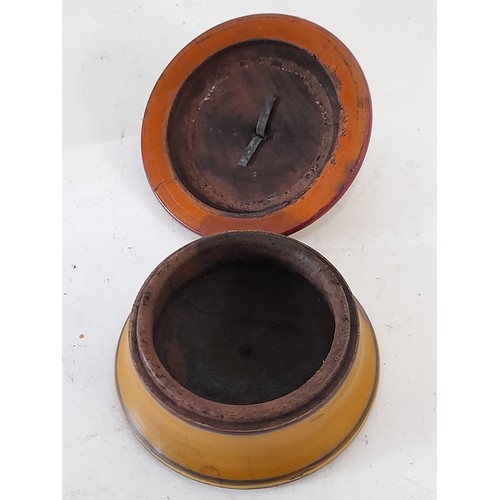 495 - Treen lidded trinket box, 4cm high x 7cm diameter