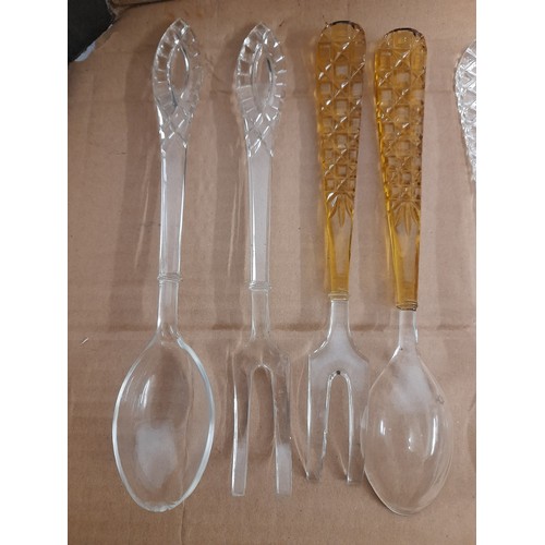 523 - 6 x Sets of Glass Salad Servers and 1 x Spoon