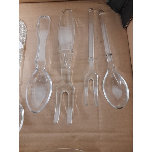 523 - 6 x Sets of Glass Salad Servers and 1 x Spoon