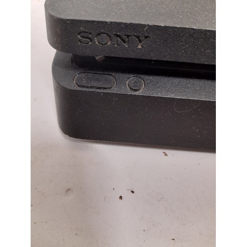 532 - 1 x Sony Play Station 4 Console