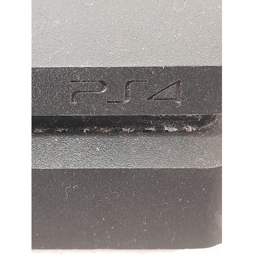 532 - 1 x Sony Play Station 4 Console