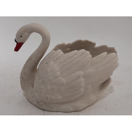 535 - Geobels Porcelain Swan 11cm high x 15cm long