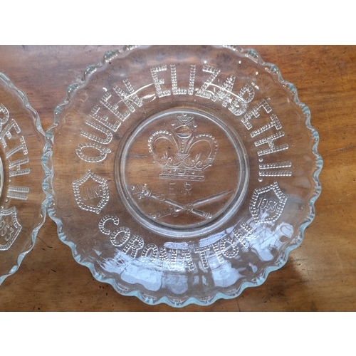 542 - 2 x Queen Elizabeth 2 1953 Coronation Glass Display Memorabilia. 1 x Plate 26cm diameter and 1 x Sha... 