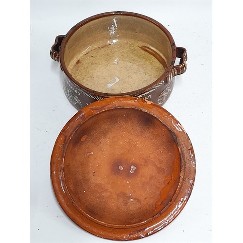 561 - Large Slipware Pot with Lid, 14cm high x 28cm wide