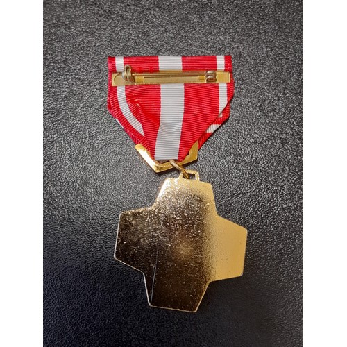 602 - South Vietnam Style Red Cross and Life Saving Medal