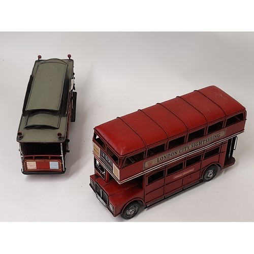 669 - 2 x Metal Display Models of a Tram and a Bus, 32cm long