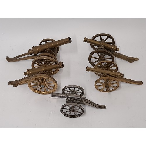 689 - 4 x Brass Cannons and a White metal Cannon, largest 23cm long x 10cm high.      (5)