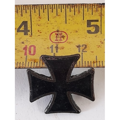 173 - WW2 Miniature Enamel  German Cross