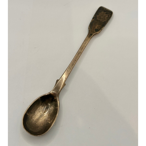 262 - Victorian Silver Hallmarked Tea Spoon. 13.5cm x 2cm, 19.5Grams.