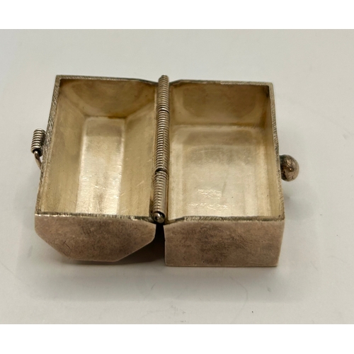 269 - Sterling Silver Stamped 925 Casket/Snuff box. 3cm x 2cm x 2cm, 23.5Grams.