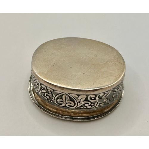 588A - Sterling Silver Stamped 925 Decorative Lidded Pill Box. 4cm x 3cm x 1cm, 21.7Grams.