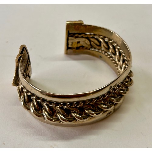 203 - Heavy Decorative Sterling Silver Thick Gauge Bracelet. 7cm x 5cm, 80.6Grams.