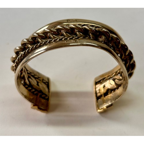 203 - Heavy Decorative Sterling Silver Thick Gauge Bracelet. 7cm x 5cm, 80.6Grams.