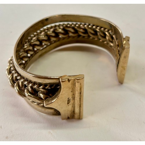 203 - Heavy Decorative Sterling Silver Thick Gauge Bracelet. 7cm x 5cm, 80.6Grams.