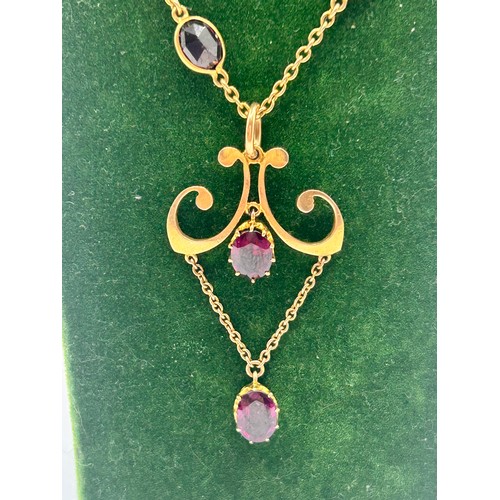 96A - 9Ct Gold Multi Victorian Garnet Stone Set Necklace. 37cm Link To Link, 8.26Grams.