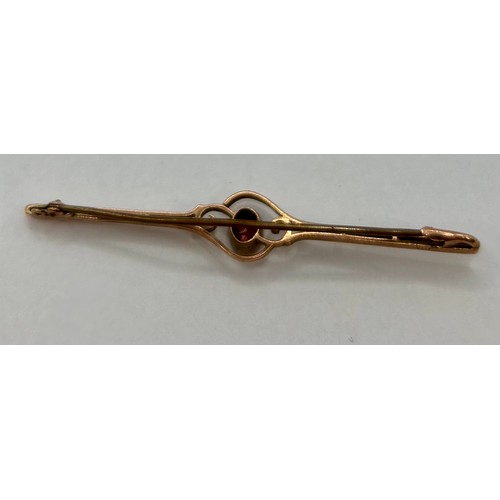 108 - 9Ct Gold Single Gem Stone Set Decorative Pin Broach. 6cm, 2.14Grams.