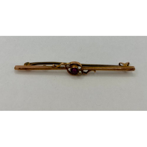 110 - 9Ct Gold Hallmarked Gem And Pearl Style Set Pin Broach. 6cm, 2.27Grams.