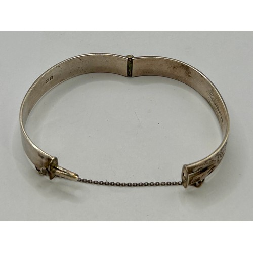 125 - Silver Hallmarked Decorative Pinch Bracelet. 7cm, 30.83Grams.
