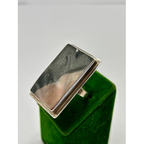 132 - Sterling Silver Stamped 925 Abalone/Mother Of Pearl Style Ring. Uk Size Q.