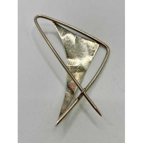 134 - Silver Hallmarked Decorative Theo Fennell Pin Brooch. 8cm x 6cm, 7.47Grams.