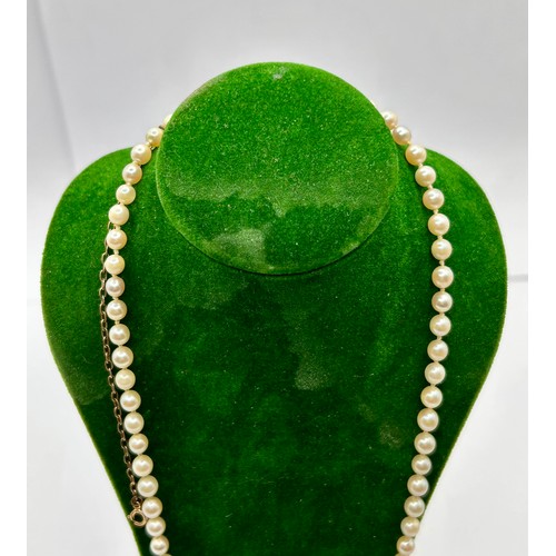 136 - 9Ct Gold Pearl Stone Set Ladies Necklace. 42cm Link To Link.