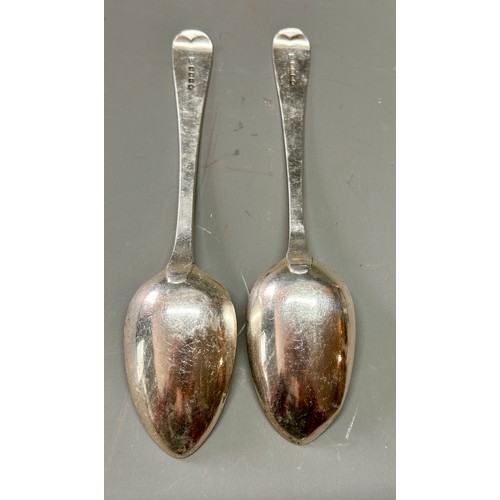 141 - Pair Of Georgian Silver Hallmarked Serving Spoons featuring Crest Of Canes. 22cm, Total 184.2Grams. ... 