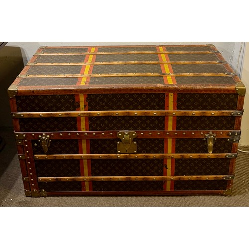 98 - A Antique Louis Vuitton Malle Armoire wardrobe and chest of drawers - trunk c.1900 - 1910. The trunk... 