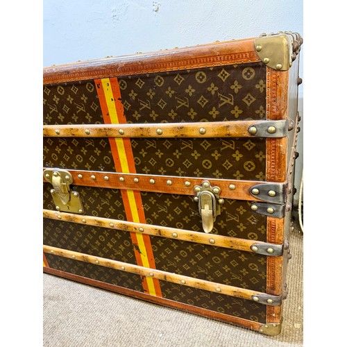 98 - A Antique Louis Vuitton Malle Armoire wardrobe and chest of drawers - trunk c.1900 - 1910. The trunk... 