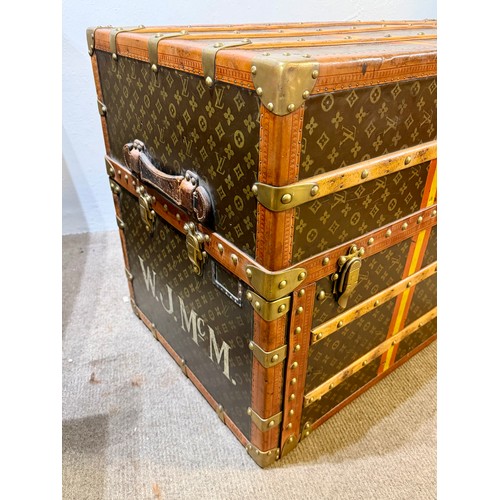 98 - A Antique Louis Vuitton Malle Armoire wardrobe and chest of drawers - trunk c.1900 - 1910. The trunk... 