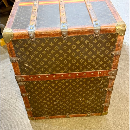 98 - A Antique Louis Vuitton Malle Armoire wardrobe and chest of drawers - trunk c.1900 - 1910. The trunk... 