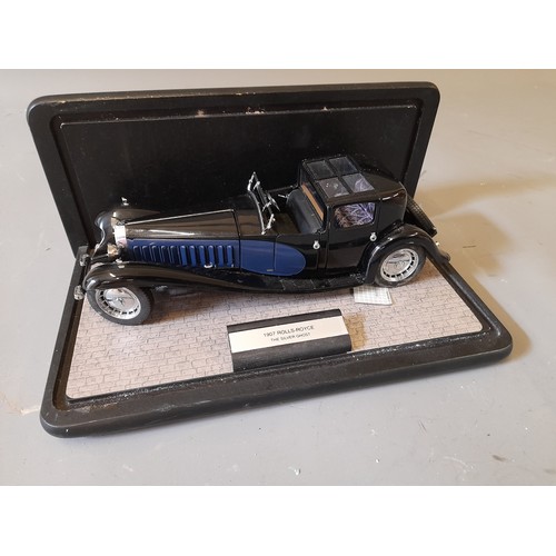 66 - Franklin Mint 1/24th Scale Model of 1907 rolls royce the silver ghost  Coup in a Display Case