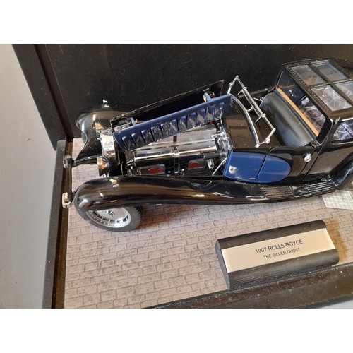 66 - Franklin Mint 1/24th Scale Model of 1907 rolls royce the silver ghost  Coup in a Display Case
