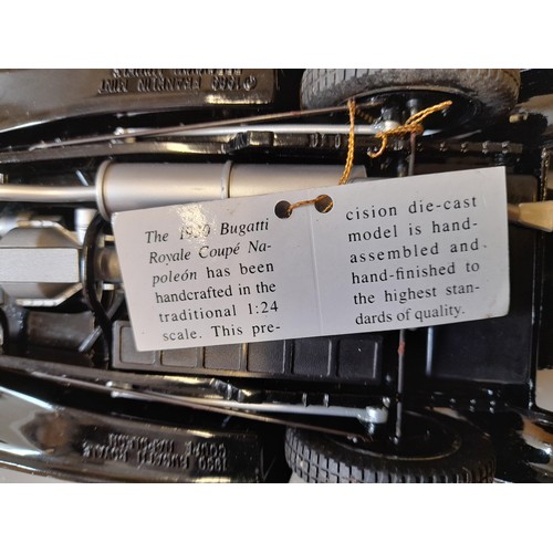 66 - Franklin Mint 1/24th Scale Model of 1907 rolls royce the silver ghost  Coup in a Display Case