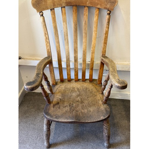 7 - Vintage Country Farmhouse Windsor Chair.