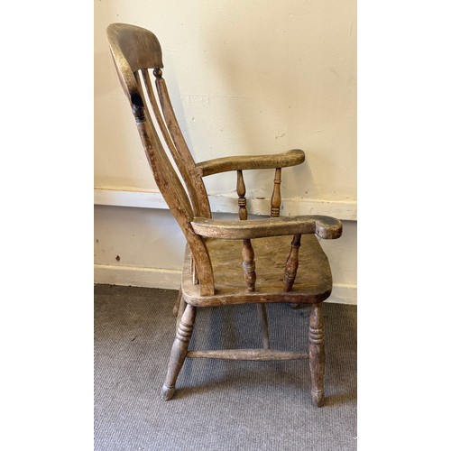 7 - Vintage Country Farmhouse Windsor Chair.