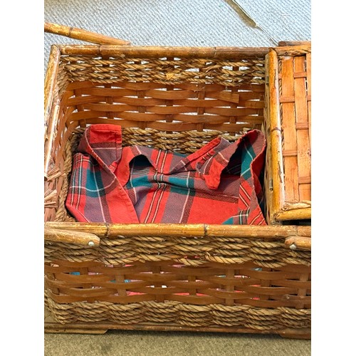 27 - Vintage Wicker Picnic Basket.