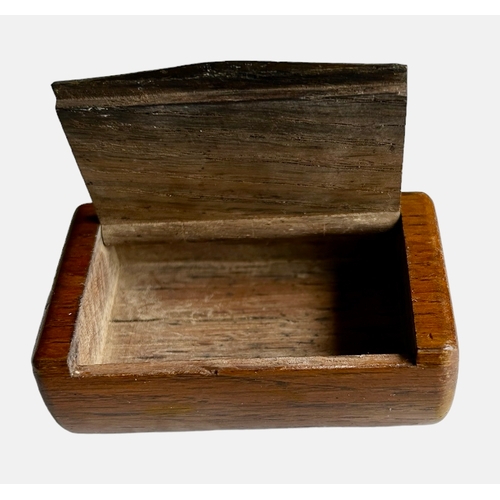 65 - Oak Snuff Box Relic Of The Royal George Sunk 1782 Size 7.7cm x 4.6cm x 2.4cm