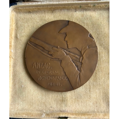 134 - Anzac Medallion Issued In 1922 In An Edition Of 500 As A Fund Raiser For Wounded Servicemen
Size 6cm