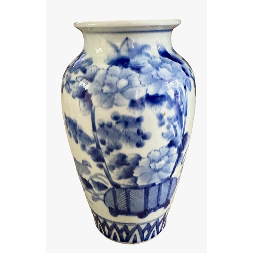 77 - Chinese Blue & White Vase Size 20.5cm x 11cm